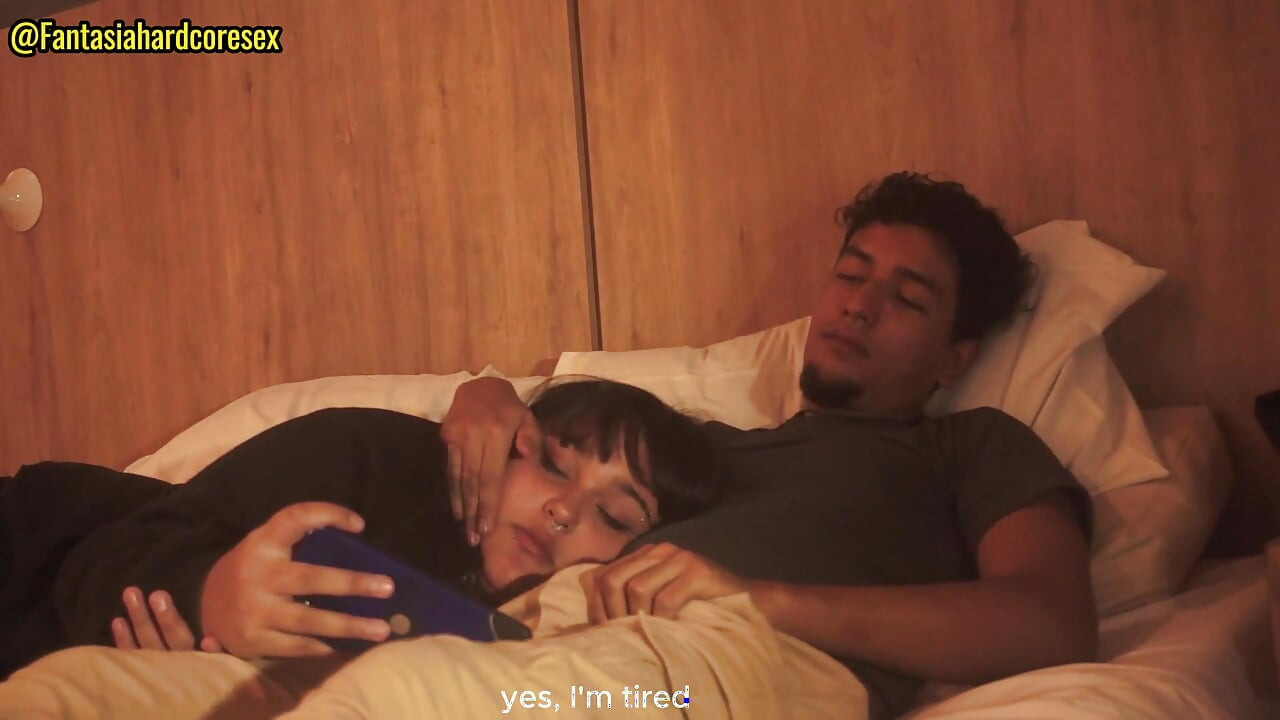 Meine stiefschwester schluckt meinen penis, nachdem sie den film gesehen hat, sie hätten uns fast entdeckt