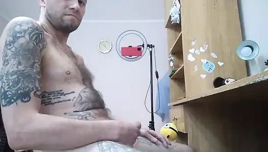 Beni mastürbasyon yaparken yakaladı ve boşalmama yardım etti