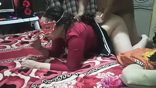 Karımı sulu dölü için gerçekten sert vuruyorum ta ki zevkle bitirene kadar, ıslak seksi maskeli