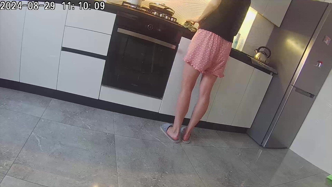Wife fucks a neighbor in the kitchen. Real cheating