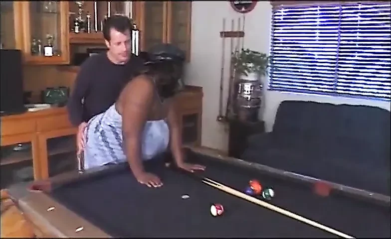 Sexy busty gỗ mun bbw ngọt velvett được fucked trên pool table
