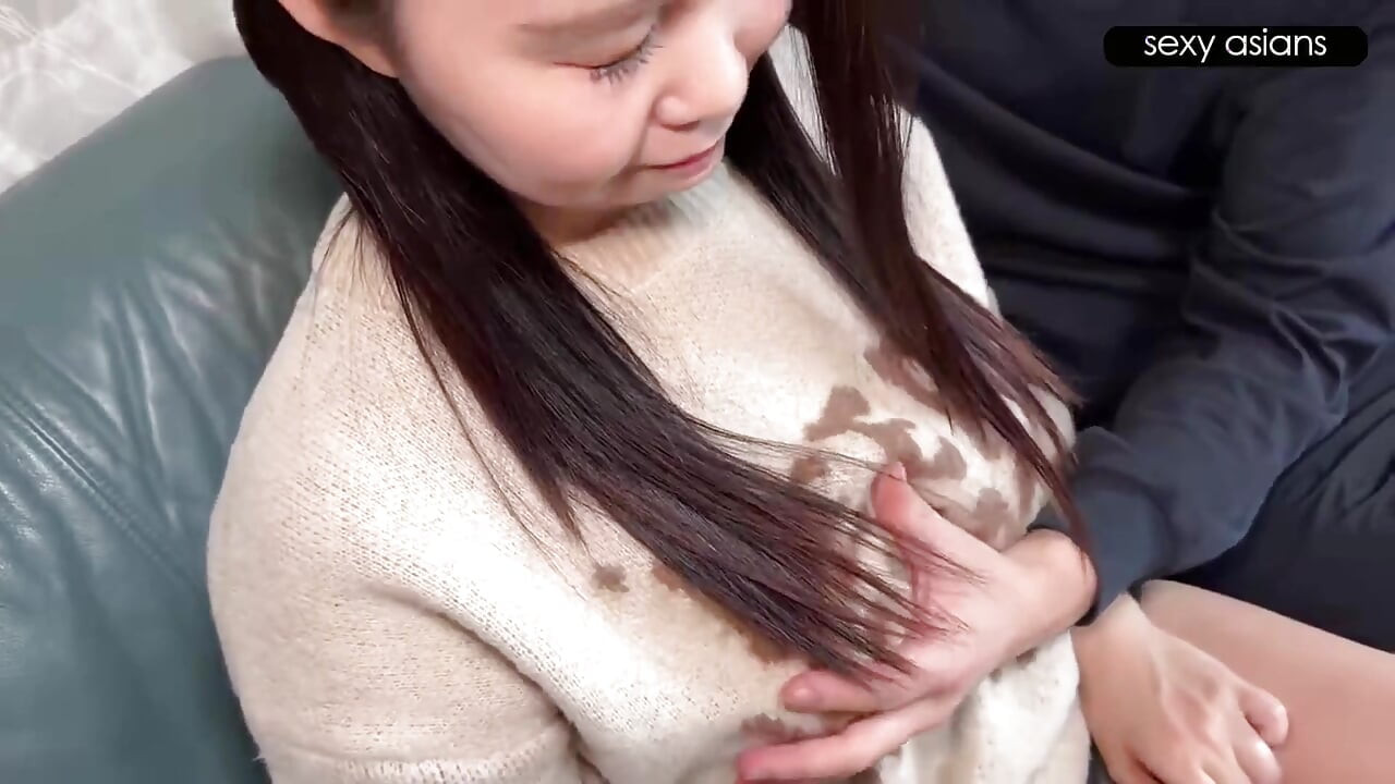 巨大的G杯曲线被挑逗淹没, 以大胆而难忘的私人高潮结束 第1部分