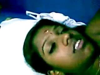 Тамильской девушке выстрелили в сперму во рту