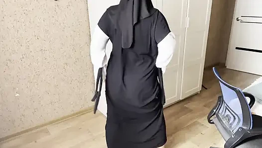 Istri hot temanku ngocok kontolku dengan instruksi