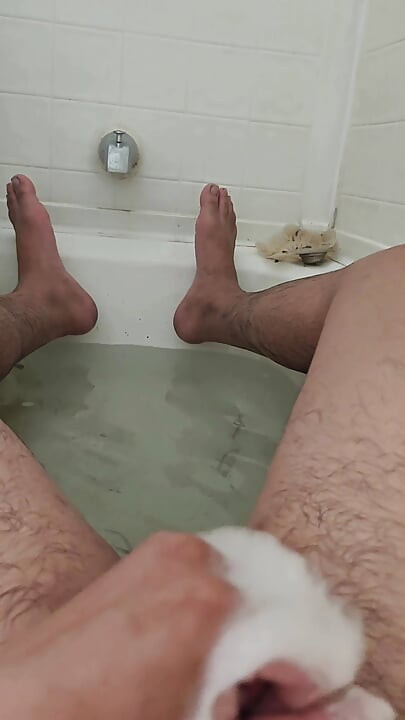 Soapy Wanking in the Tub