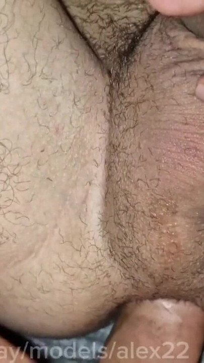 “继父发现了我的Faphouse，我不得不在没有避孕套的情况下给自己精子！