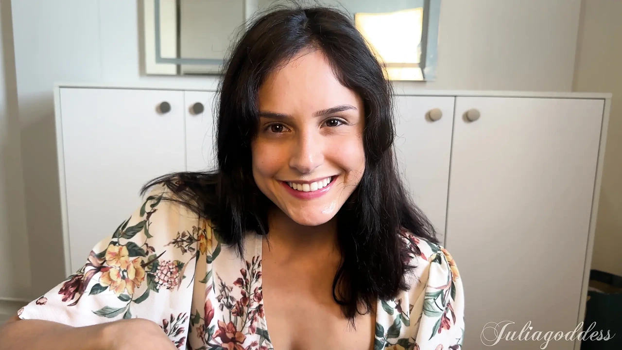 Thư ký hư hỏng thổi kèn cho ông chủ và nuốt tất cả