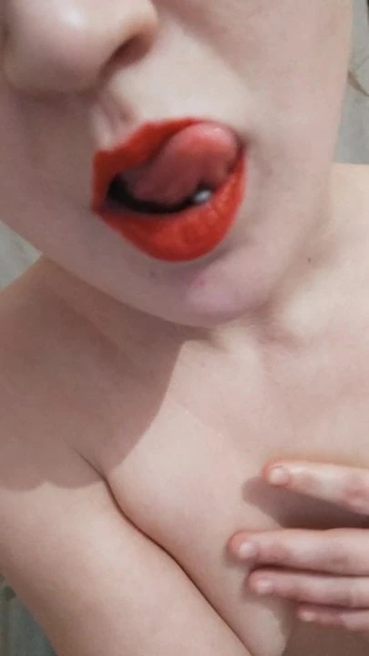 Very hot babe