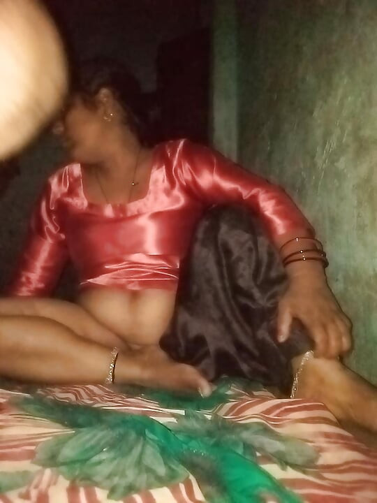 Bhabi ne baiya ke bal saf kiye fir chudai ki