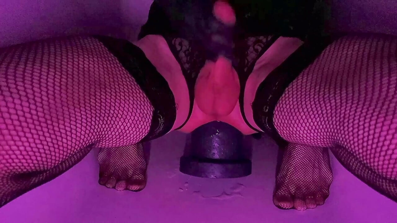 Amatir Hardcore Solo Anal, Cumshot Besar dengan Plug XXL di Pantat