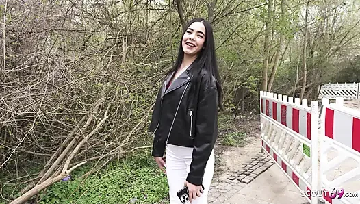 German scout - kubera fortuna si gadis latina dengan toket kecil dan langsing di ruangan casting bokep pertamanya