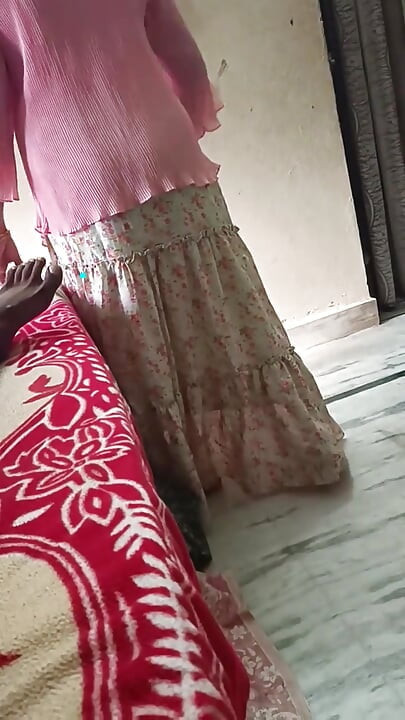 Güzel Telugu sesiyle tam romantizme sahip ev hizmetçisi ile gizli anlar