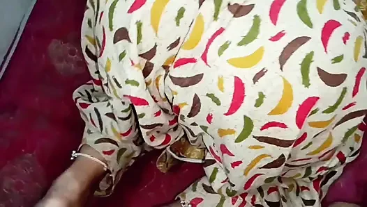 Bhabhi mengisap kontol besar dan mencoba seks anal hard-core posisi doggy style