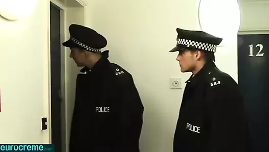 Eurocreme - Penis Polisi'nden bir ziyaret!