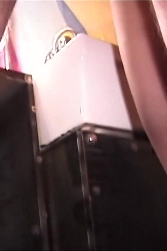 Une MILF sexy masquée se fait baiser et éjaculer dans la bouche par une grosse bite amateur