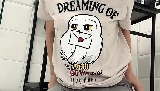 Aku nggak akan pergi kemanapun sampai semua pekerjaanku basah kumuh