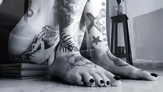 hey baby stop and watch my feet