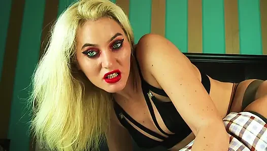 Мачеха превратилась в суккубус