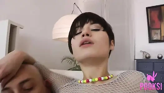 Tam video! Ateşli kısa saçlı esmer michelle b süper götten sikiliyor ve atm dölleniyor!