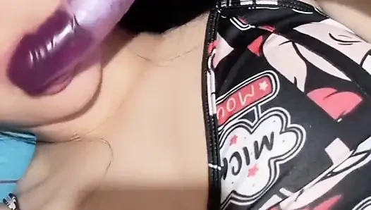 Gadis Jepang lagi asik masturbasi sampai muncrat