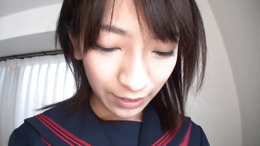 Rijpe man en een mooi meisje in uniform