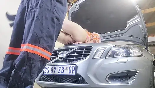 Bisa nt membayar mekanika jadi aku menawarkan dia beberapa memek