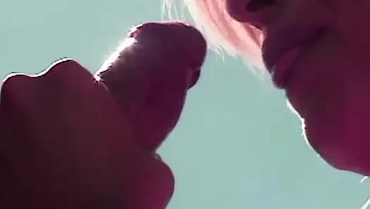 Gefesselte College-Beichten in der Wüste