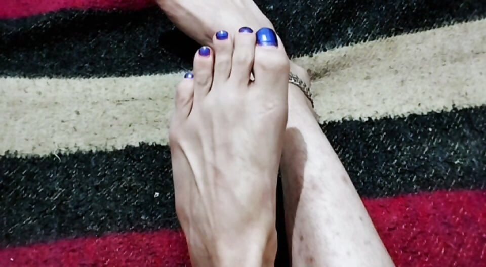 A delicious footjob with my dildo