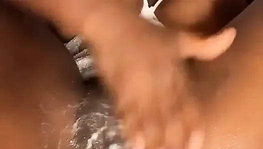 Rutschiges Blackgirl Squirtet Wie Verrücktes Topping Creampie Auf Saftige Muschi