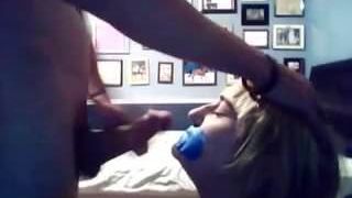 Молодая пара развлекается в БДСМ-сексе с камшотом на лицо в любительском видео