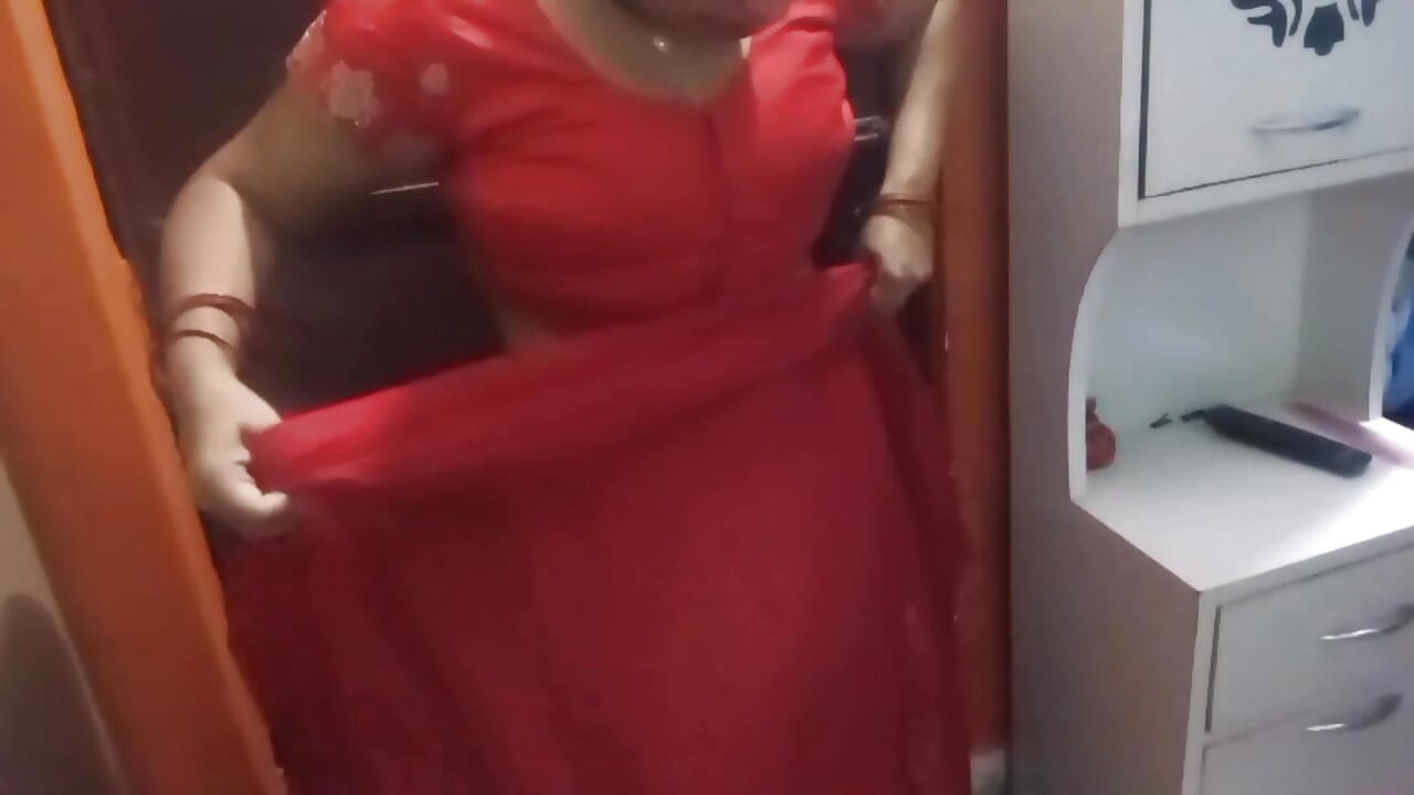 Smuk bhabhi har en smuk saree på.