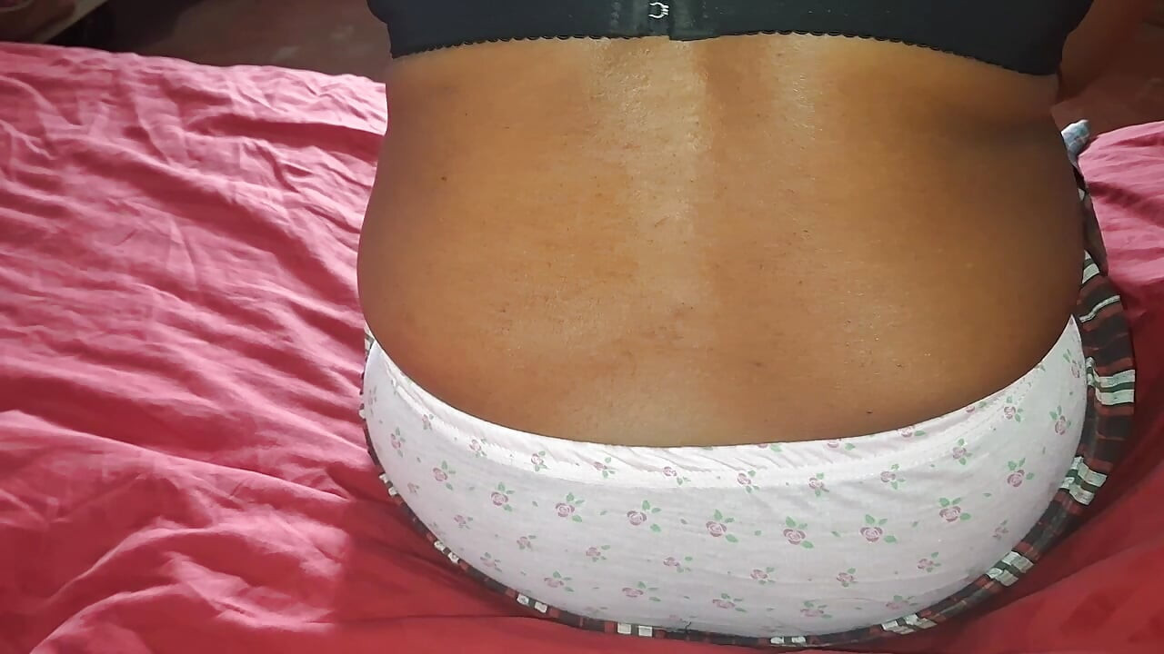Quente doce peituda linda dona de casa