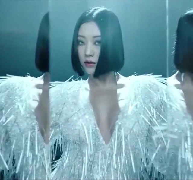 Seungyeon Wants Cum On Her Cleavage