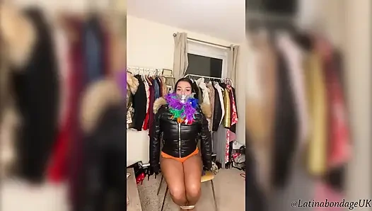 Latina in Fur & Parkas (teil 2)