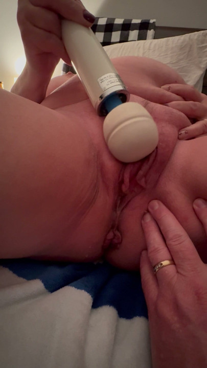 Squirting BBW wife
