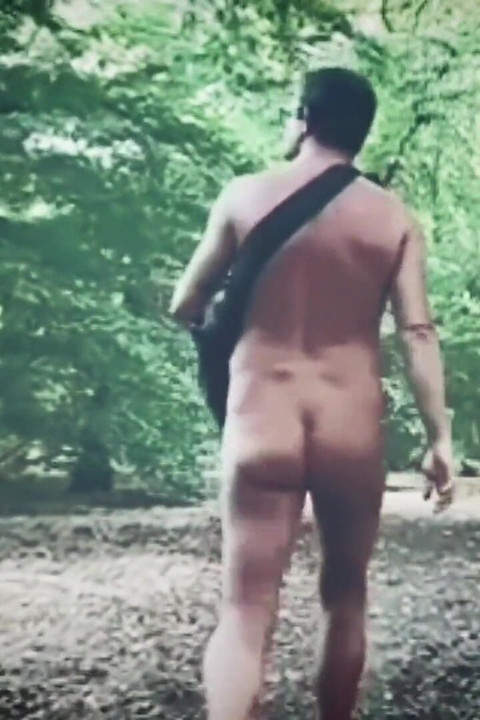 Video bugil di luar ruangan