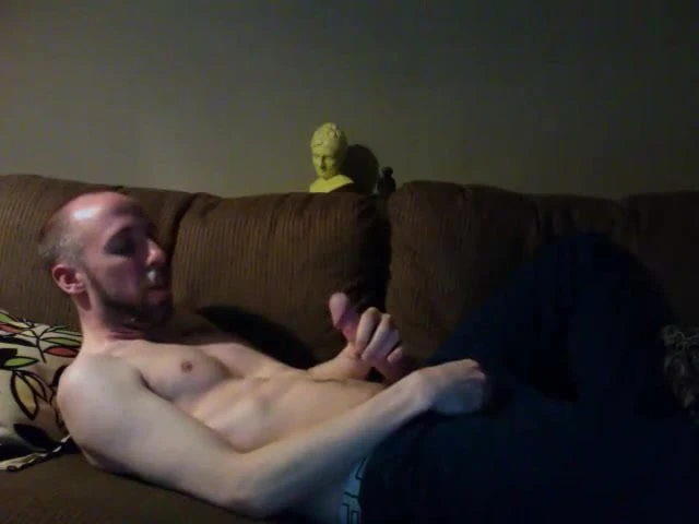 Str8 men jerk on couch
