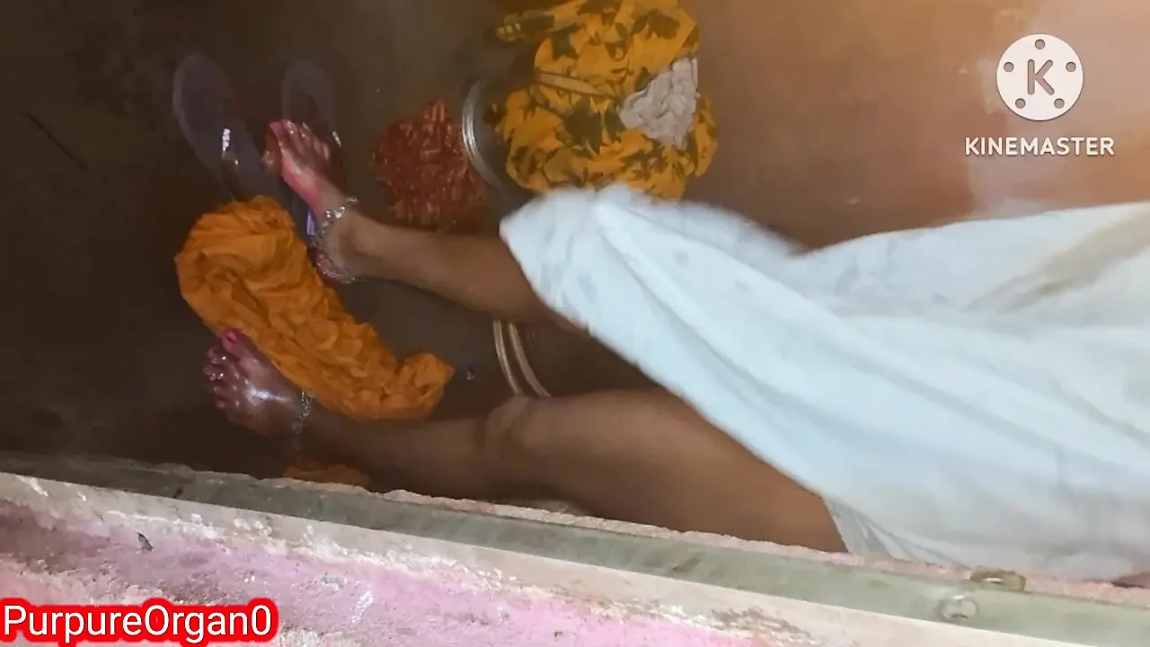 Brother-in-law put it in sister-in-law's ass while bathing