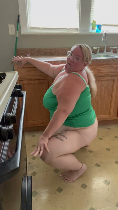 Twerking in the kitchen