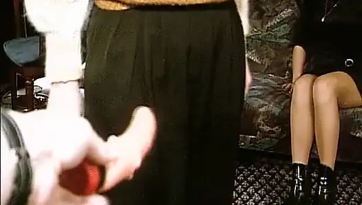 Diese deutschen schätzchen sind hier, um miteinander zu spielen und spielzeug