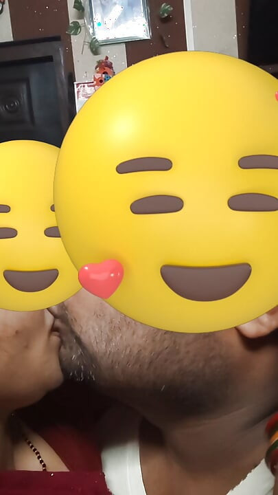 Ladki ko room me pakarkar garam Kiya