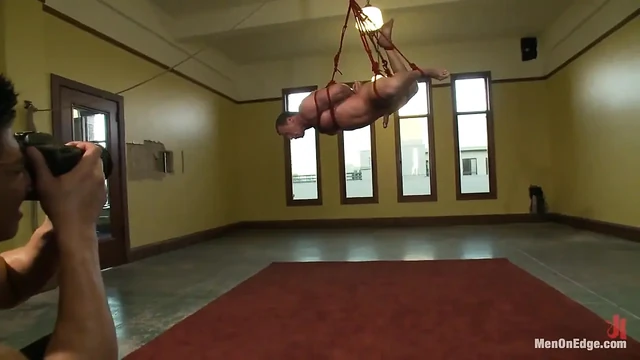 Derek Pain - the Only Competitive Bodybuilder in the World Who Could Handle the One Leg Suspension