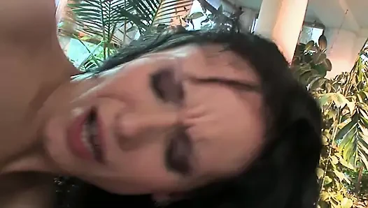 Adegan seks anal lisa si cewek kurus rambut cokelat - lisa pengen banget dientot di pantat