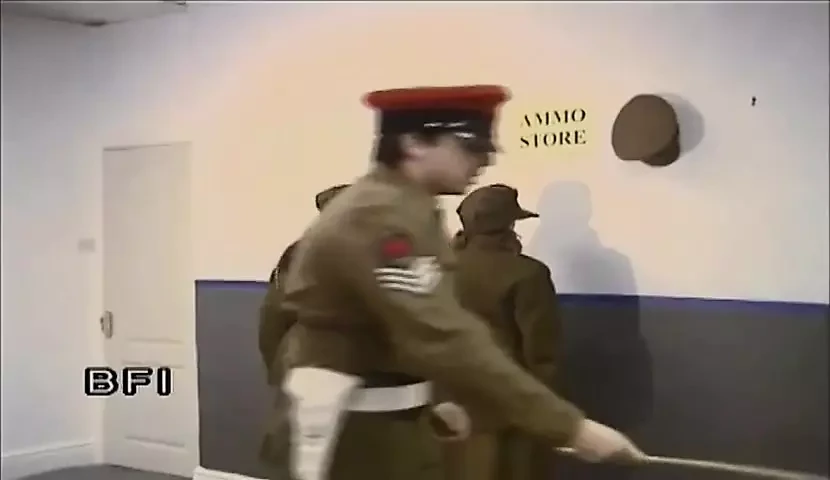 Armáda svléká 2 scény z 1