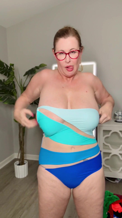 Try-On Haul - Assorteret inklusiv Bikini & Sheer - Moden MILF Elaina | Klip 1