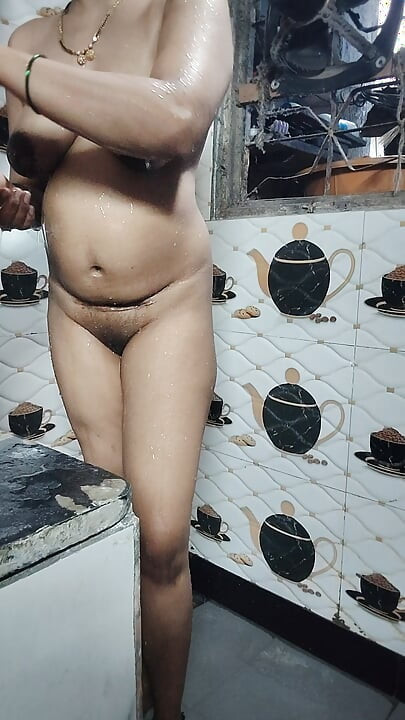 indian girl bathing nude