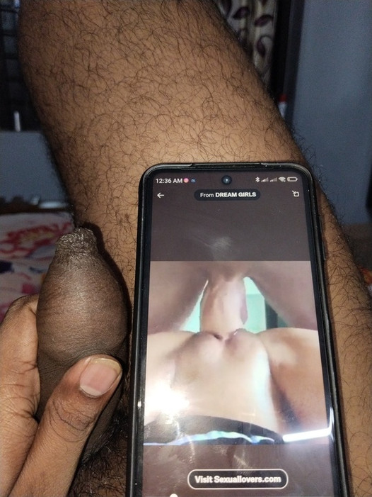 Vinz viendo sexo y masturbándose