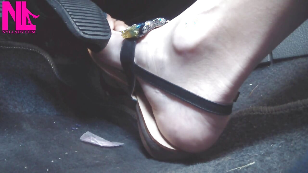 Sexy driving my turbo disel bravo com transmissão manual em solo soprani flip flops