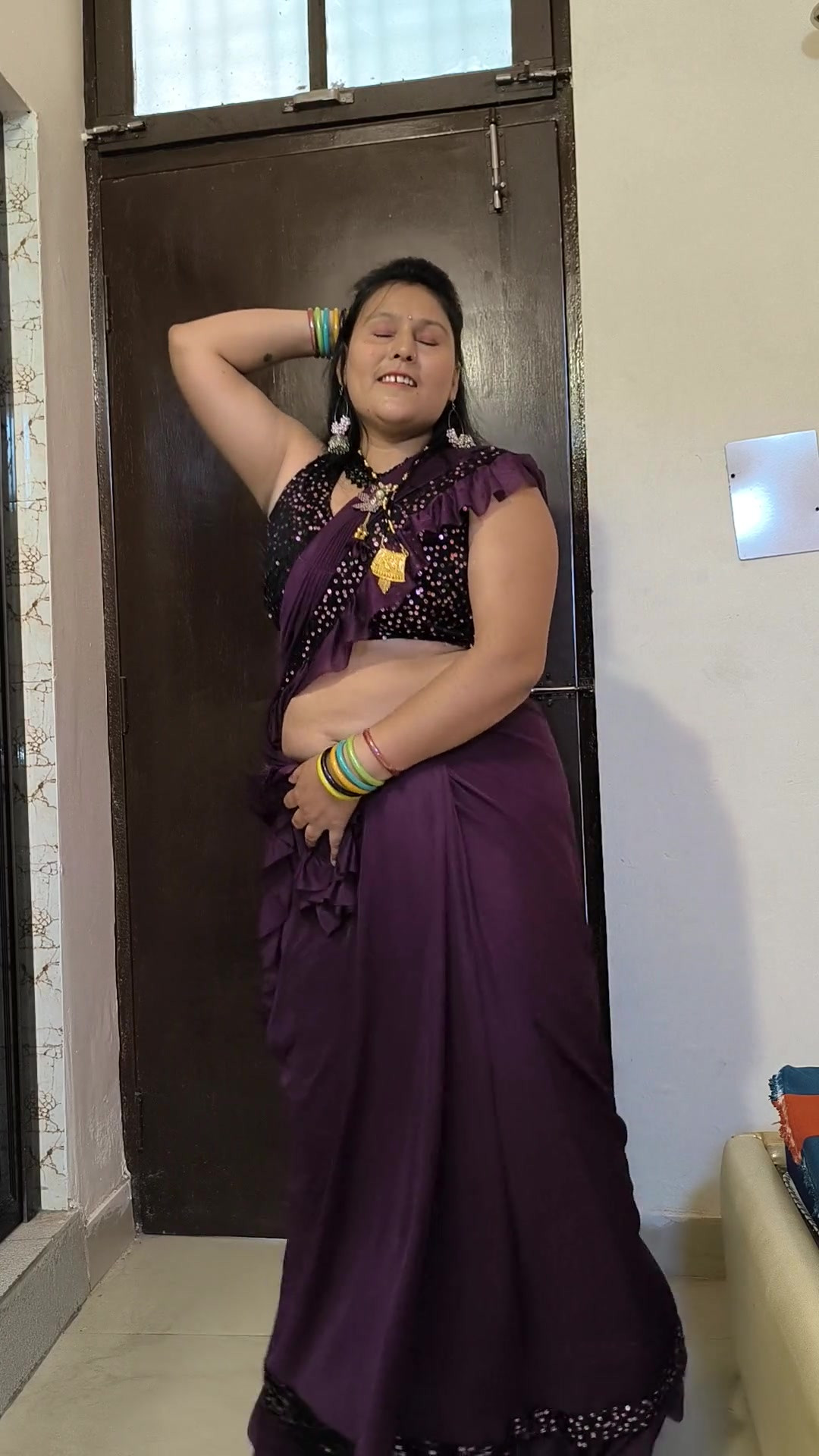 Desi Puja Bhabhiヌードダンス