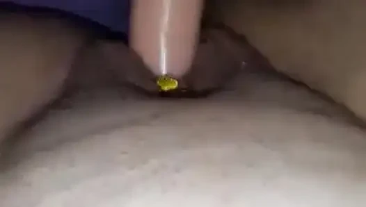 Aku lagi asik ngentot memekku pakai dildo sambil pakai butt plug